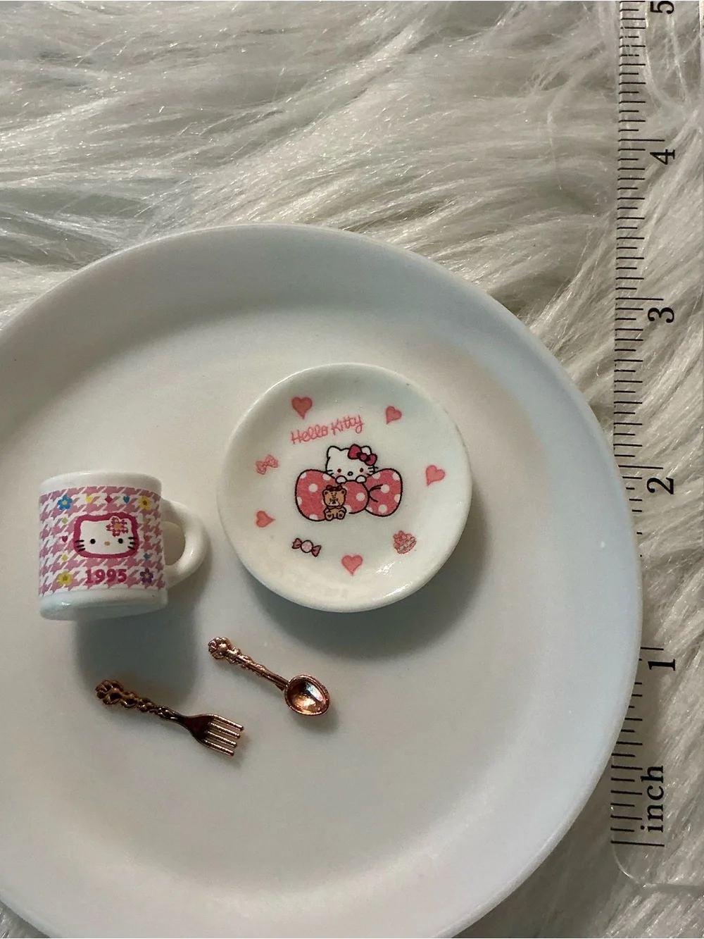 Mini kitty with bow plate, mug, utensils dollhouse accessories